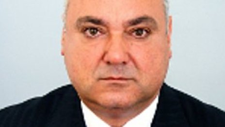 Режат персонал и бонуси в Комисията "Кушлев"