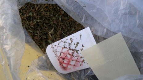 Закопчаха дилър и клиенти малко след сделка