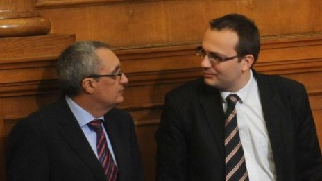 СДС и ДСБ скрепиха брака за вота с подписи