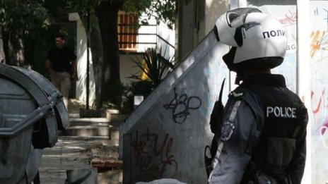 Непълнолетен взриви самоделка в училище
