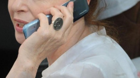 Затворник върти телефонни измами от зандана