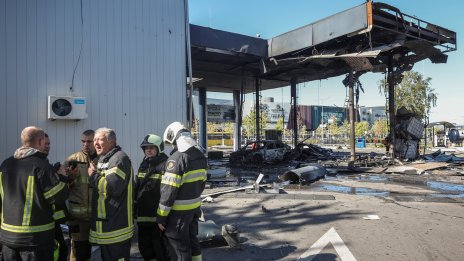 Руска атака с дронове порази бензиностанции и складове в Киев