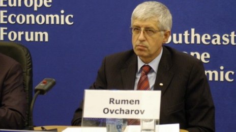 Р. Овч.: Посланикът на САЩ – писател