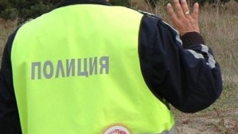 Задържаха мъж, бутнал 40 лв. на неподкупни ченгета