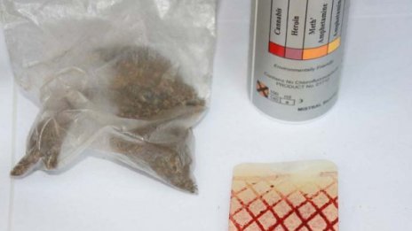 Закопчаха двама за продажба на дрога