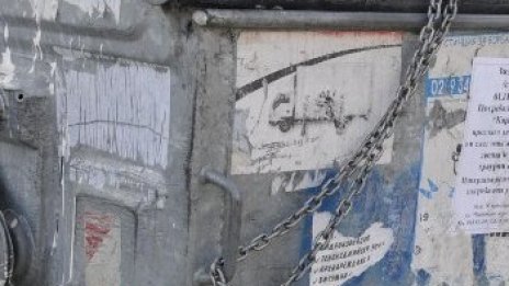 Откриха труп на бебе в контейнер във Варна