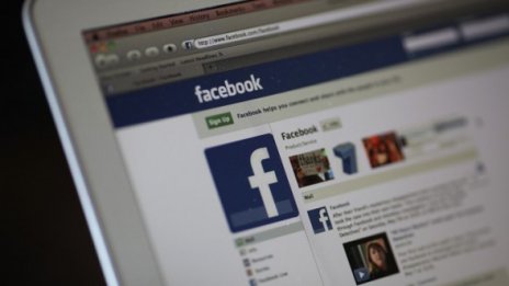 Facebook изкарва над 2 млрд. долара от дисплей реклама
