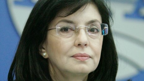 Кунева извади торбата с обещанията