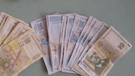 Жена олекна с 2300 лв. след измама