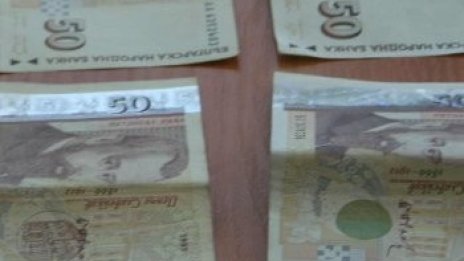 Разследват варненски полицаи за подкуп