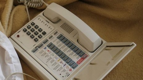 Баба изгоря с 500 лв. след нощно обаждане за катастрофирал внук