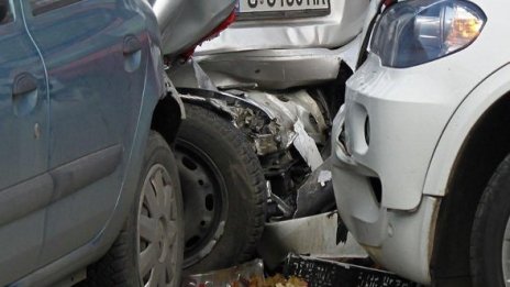 Четирима ранени при верижна катастрофа край Симитли