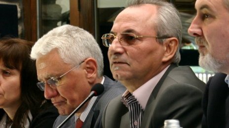 Пуснаха в чужбина големите длъжници