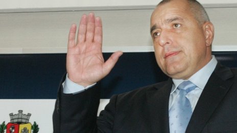 Борисов 400 дни рязал лентички, а е на власт от 700