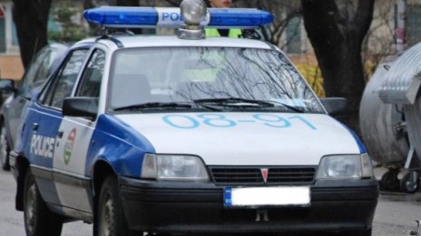 Мъж е намушкан и изхвърлен от 7-ия етаж в Перник