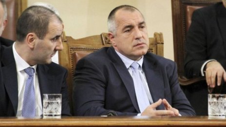 Борисов умува с депутати бъдещето на парите в плик