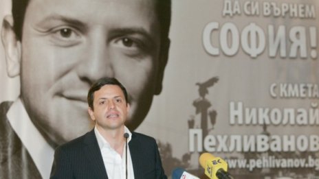 Кандидатът на "Атака" за София заобещава, заобещава...