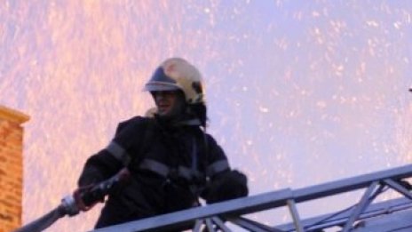 Мъж бере душа след пожар в жилището му