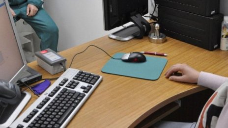Просто се махат чиновници, не тежката бюрокрация