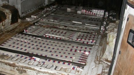 Закопчаха двама със 113 000 кутии контрабандни цигари