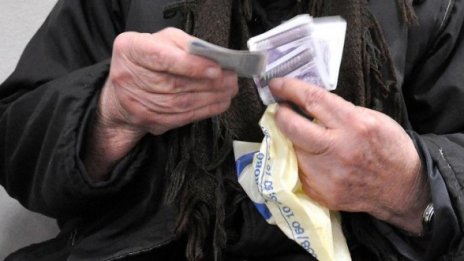 Закопчаха мним социален работник, откраднал 75 лв. от дядо