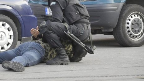 Задържаха трима сутеньори при акция в Сливен