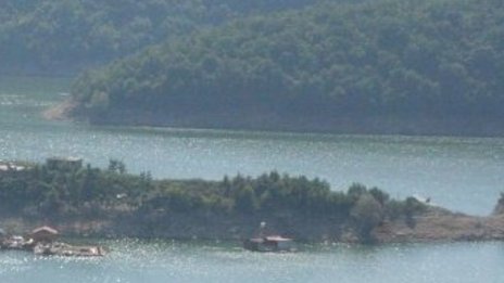 Войници опъват палатки за чеверме на ГЕРБ