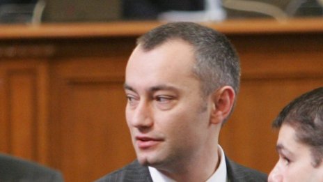 БСП иска мораториум върху сделки с имотите ни в чужбина