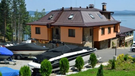 Антимафиоти удариха хотел, криел данъци