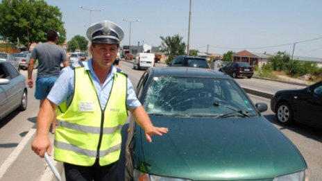 Нисан връхлетя върху пешеходец в Хасково