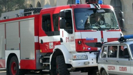 Пламна покривът на шивашка фирма в Шумен