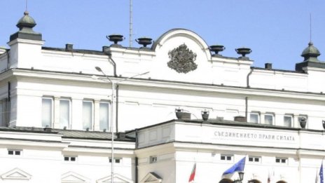 Парламентът гласува вота на недоверие