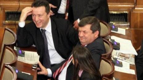 След ветото левите готови да сезират и КС
