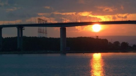 Младеж почина, след като скочи от Аспаруховия мост