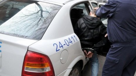 Баща и пастрок пребиха 11-годишно момче