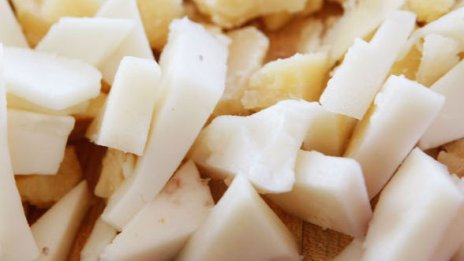Хранят сираци и стари хора с конфискувани храни