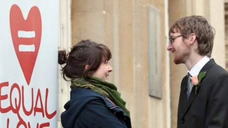 Мъжете се влюбват от пръв поглед, жените &ndash; от шести