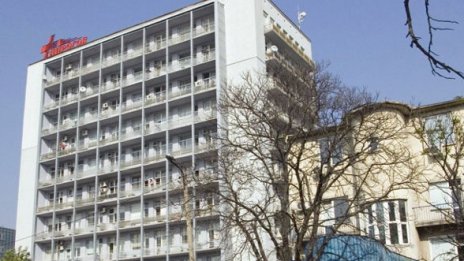 19-годишен искал да се самоубие. Ял стъкла