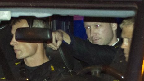 Брайвик остава в пълна изолация още четири седмици