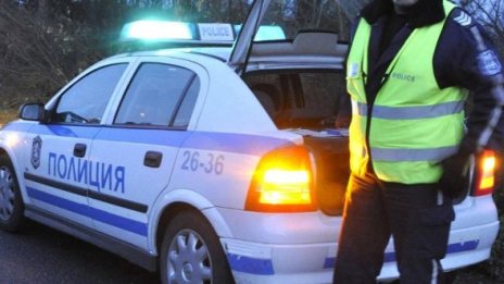 Обърна се камион с трупи, шофьорът загина