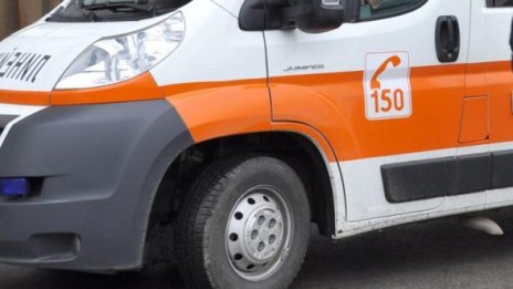 Лекари в "Пирогов" се борят за живота на пребит мъж