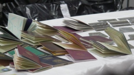 Разбиха печатница за фалшиви документи във Видин