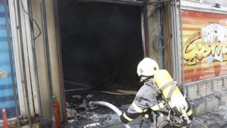Пожар в люлинско казино остави Кооперативния пазар без ток