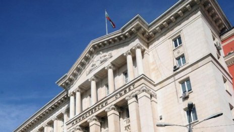 Армията на чиновниците пак се разраства