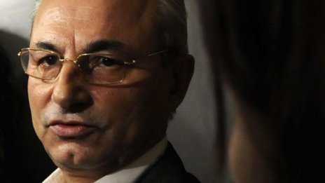 С Борисов страната потъва, обади се Доган