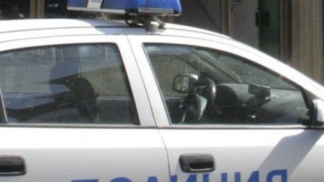 Неизвестен застреля мъж, събирал орехи в частен имот