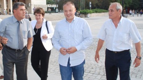 Кандидатите на ГЕРБ са кухи, смята Станишев
