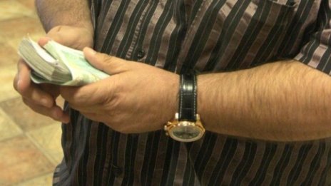 НСИ: Работодателите плащат 10% повече за отработен час
