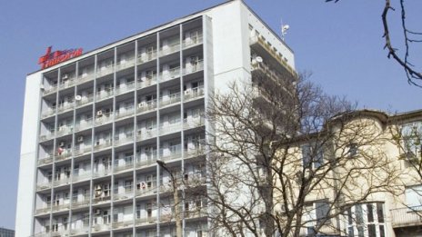 Пребит и обгорен се борят за живота си в "Пирогов"
