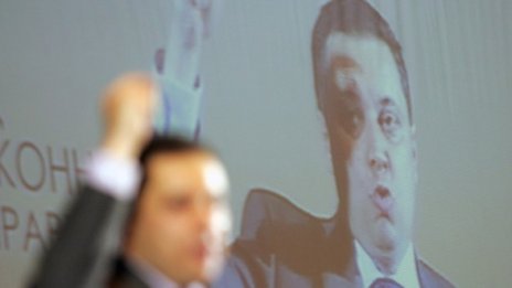 Едно си Яне знае, едно си бае. ГЕРБ е групировка!